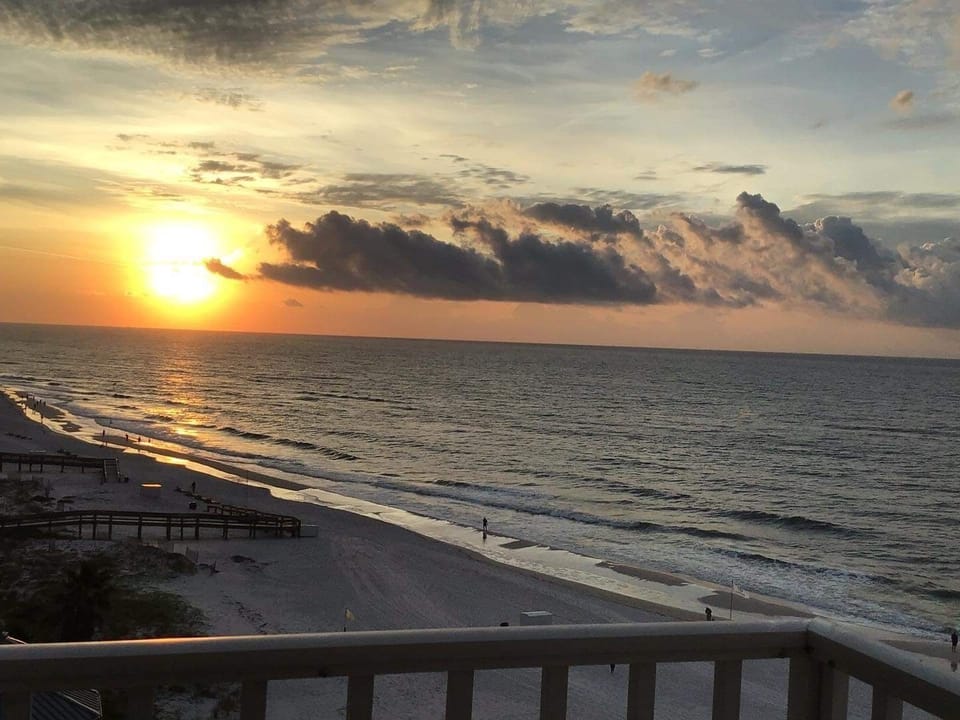 Morning sunrise! Don't miss it! 😍
