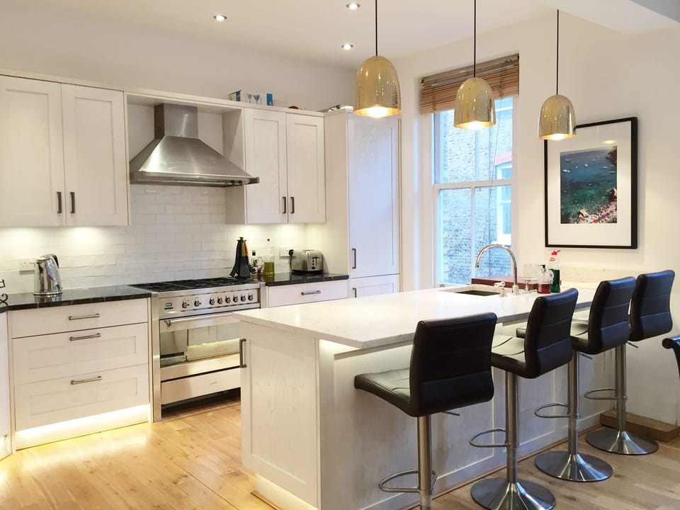Kitchen and breakfast bar