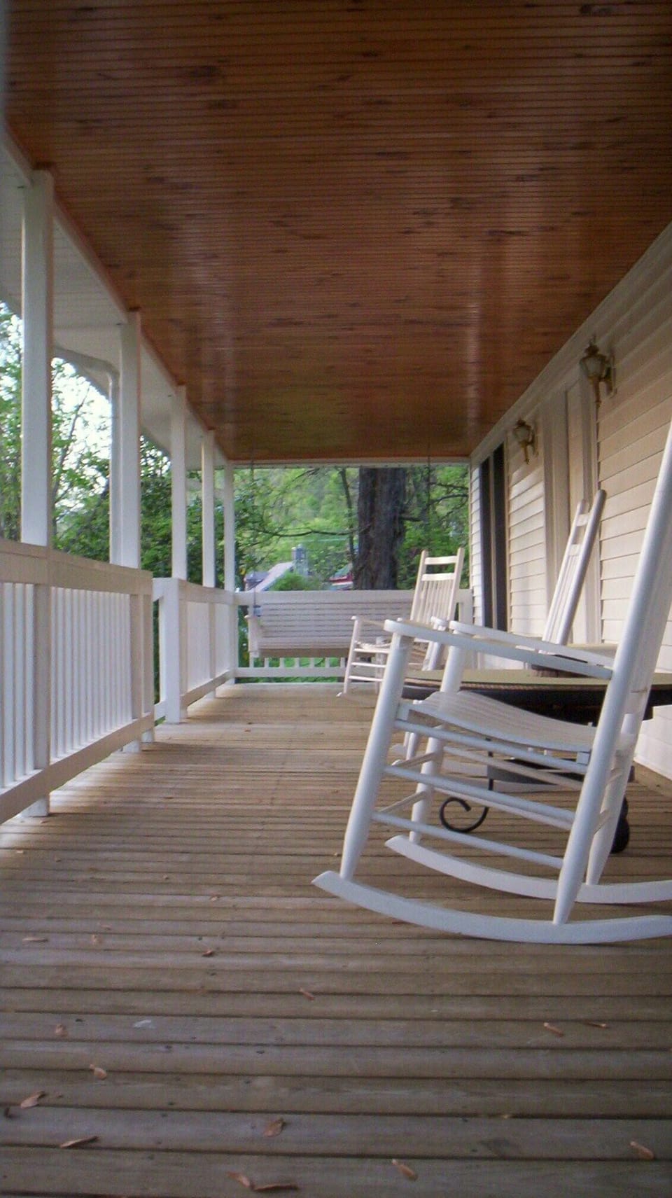 Awesome Front Porch, 10ft deep!