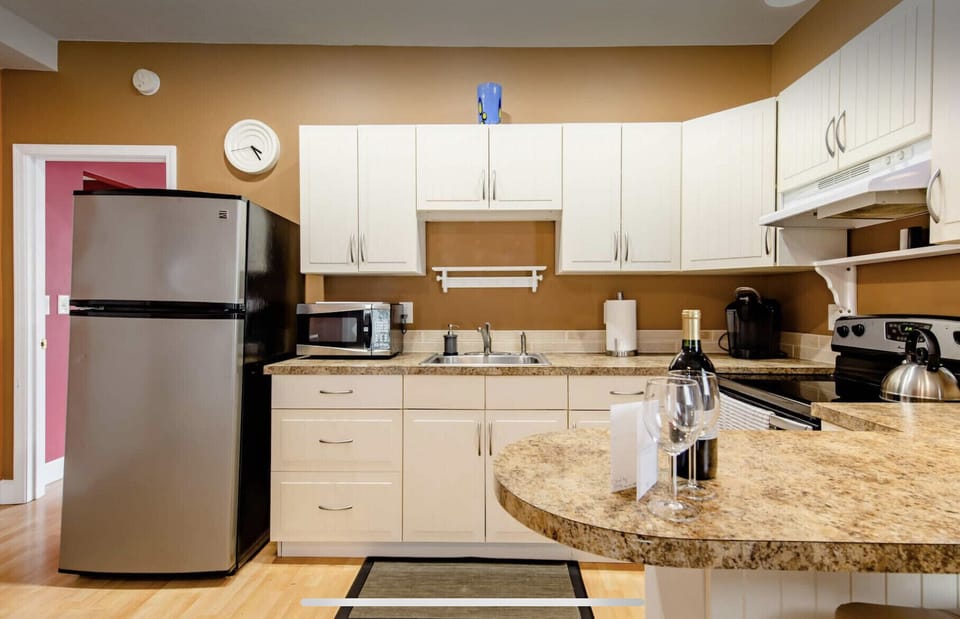 Full kitchen