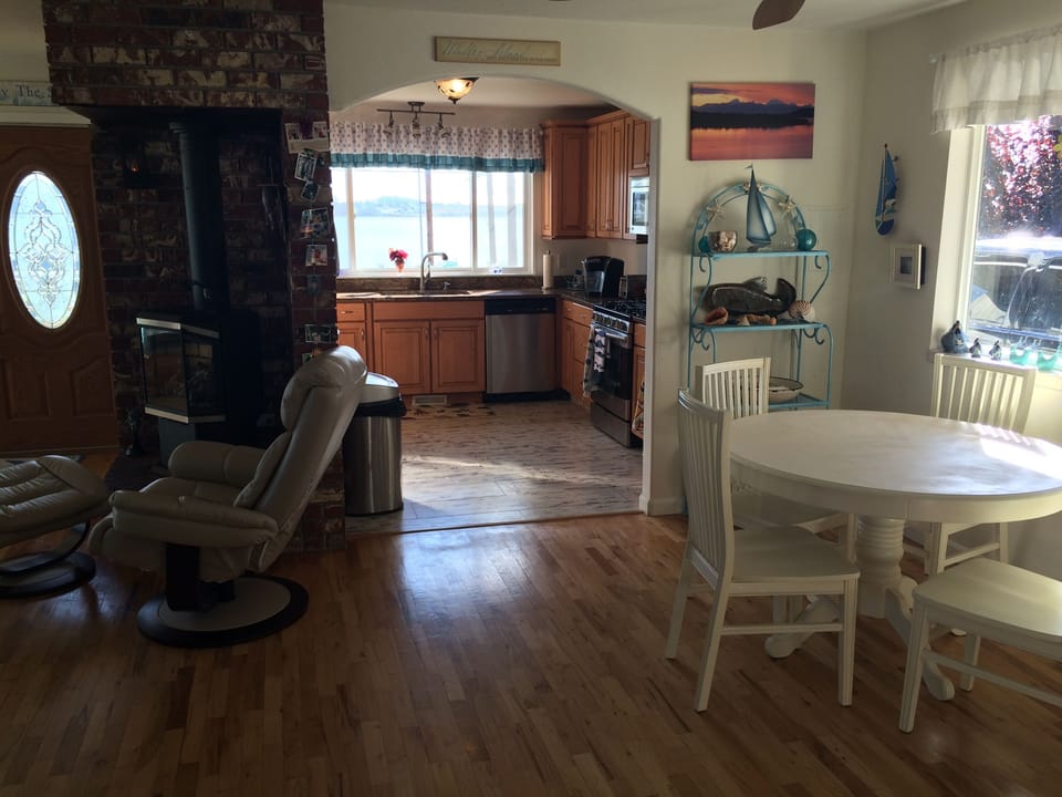 Full kitchen with gas stove/oven, fridge, microwave+ pots, pans - everything!