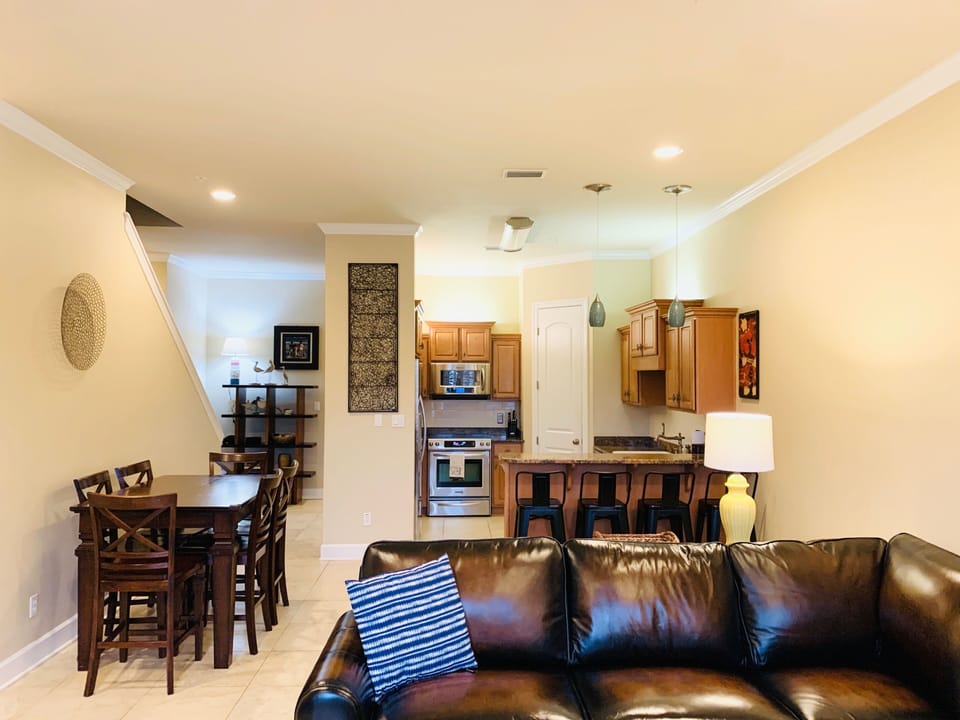 Dining table that can be expanded to seat 8