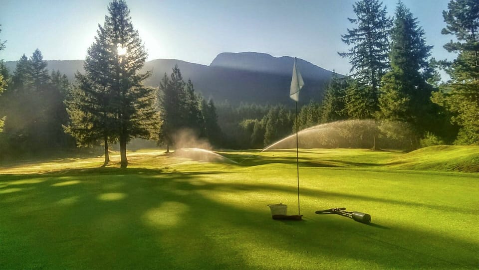 We have two nice golf courses with in a 15min drive of the house. 