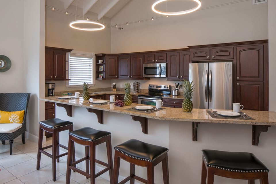 Huge kitchen island, perfect for entertaining.