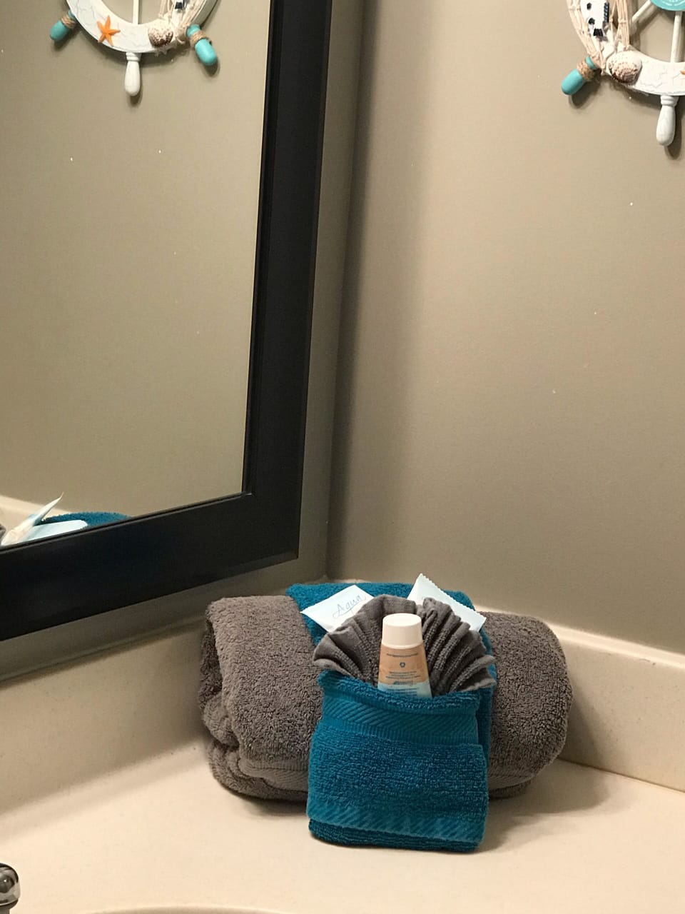 Fluffy towels and seaside elegance in every detail

