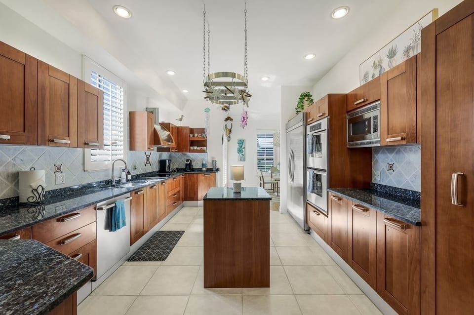 Enormous separated kitchen 