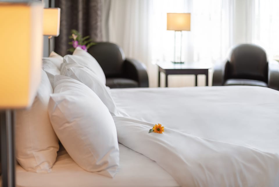 Suite, 1 King Bed with Sofa bed | Premium bedding, minibar, desk, laptop workspace