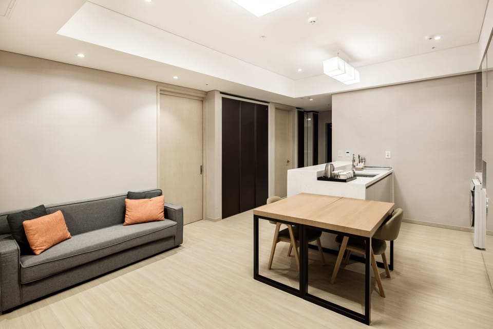 Residence Studio Connecting Suite [Check-out at 12:00, Wellcome Drink] | Blackout drapes, free WiFi, bed sheets