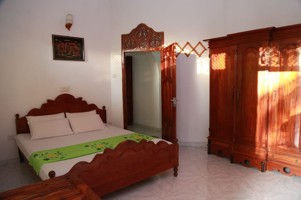 Deluxe Double or Twin Room | 1 bedroom, minibar, desk, iron/ironing board