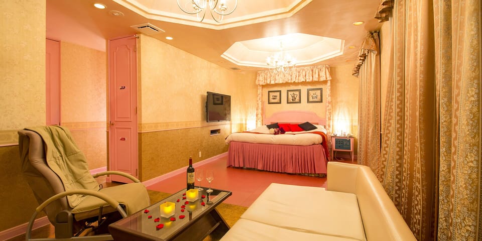 Economy Double Room, 1 Double Bed, Mountainside | Desk, WiFi (free), individually decorated, bed sheets