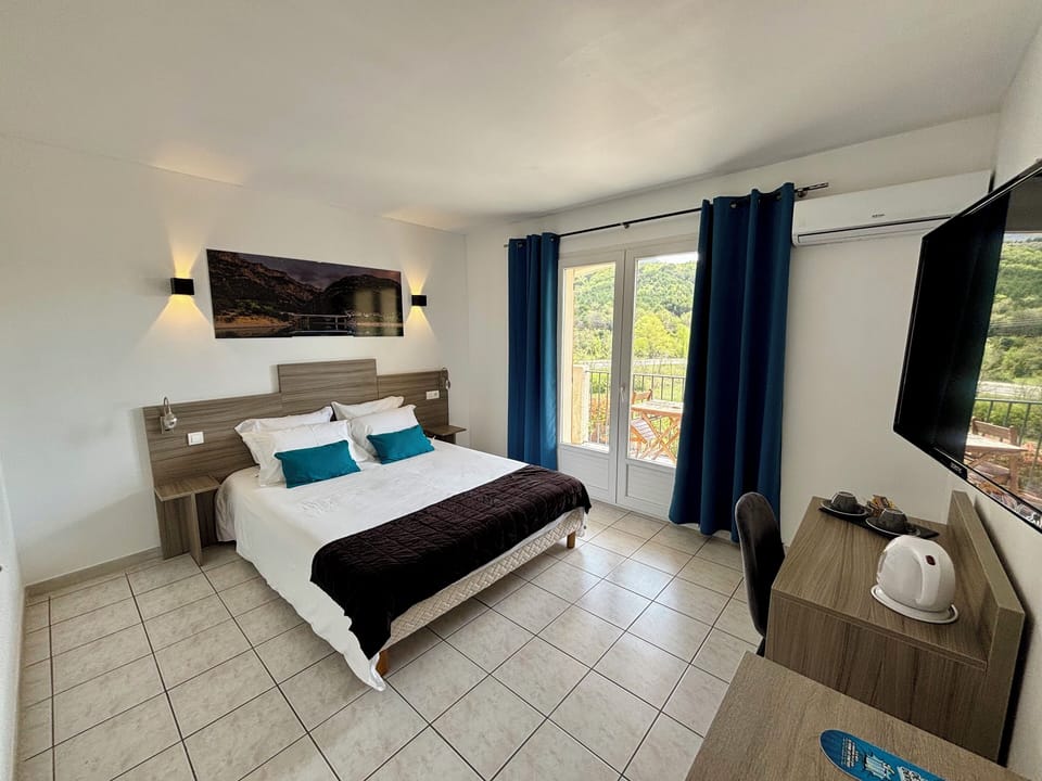 Double Room | Desk, blackout drapes, soundproofing, free WiFi