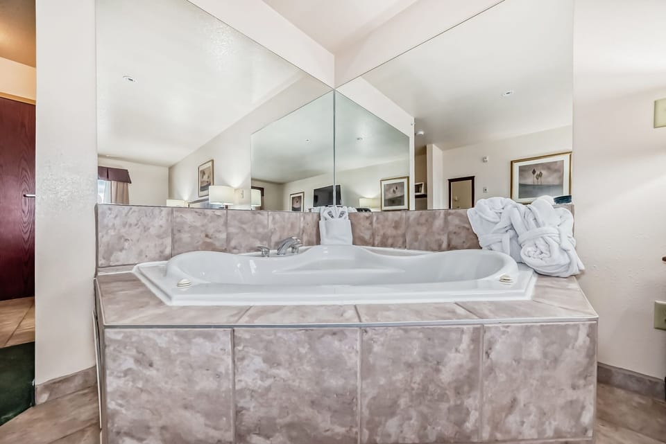 Suite, 1 King Bed, Jetted Tub | Private spa tub