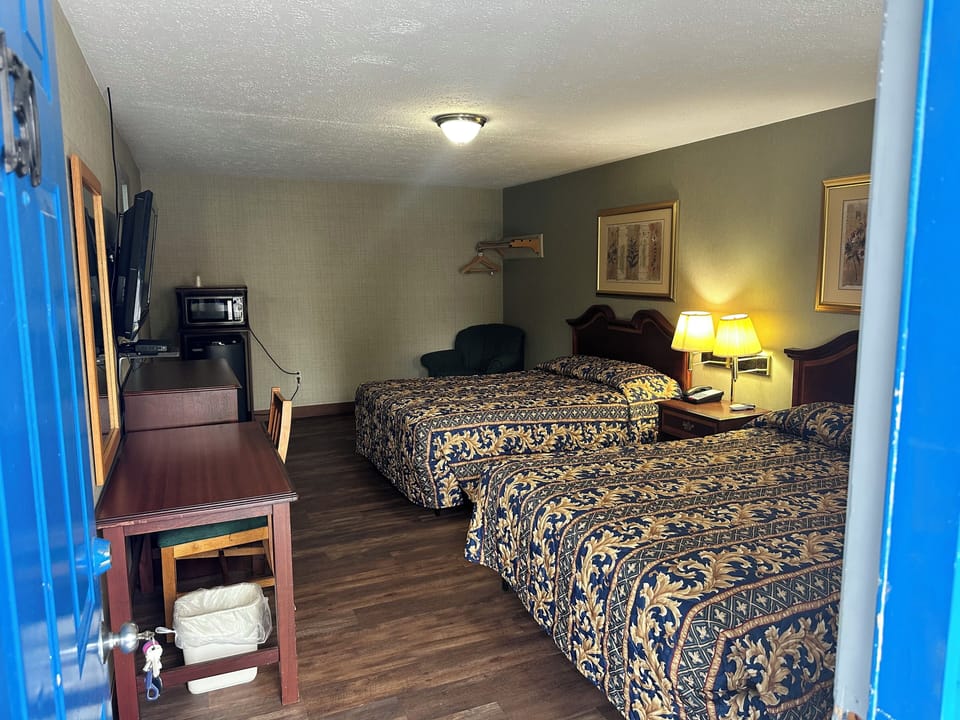 Minibar, desk, free WiFi, bed sheets
