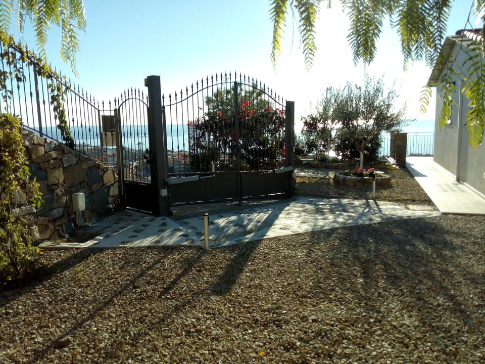 the upper gate