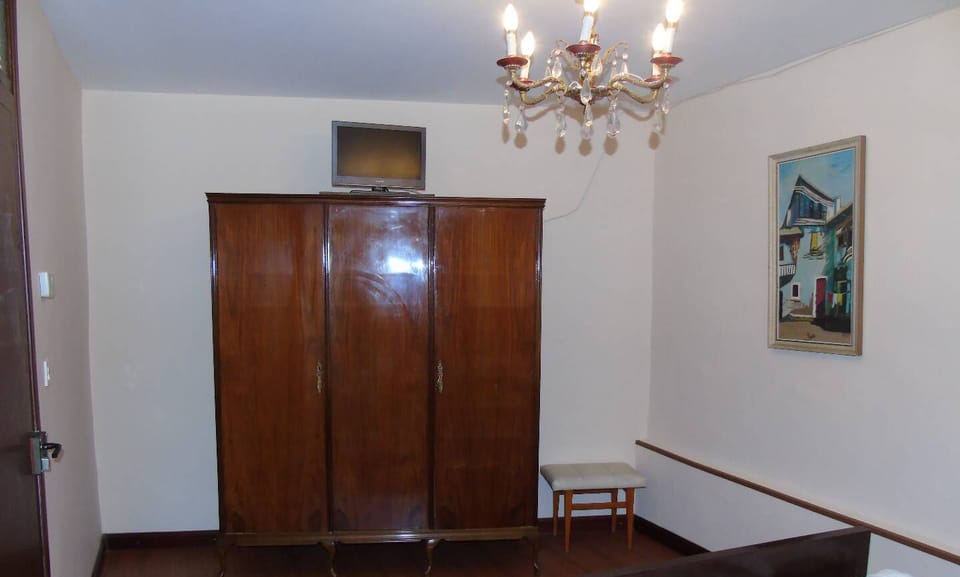Double Room (5) | 5 bedrooms, rollaway beds, bed sheets