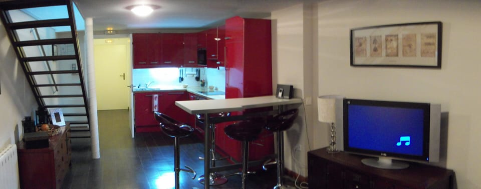 Comfortable apartment 2 bedrooms 2 bathrooms with garage and pool Apartment in Madrid