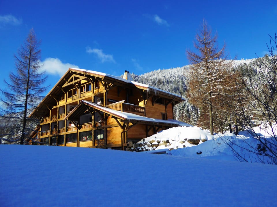 Residence with rental shop and seminar room