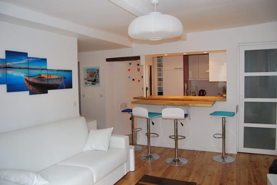 Living room with view on kitchen