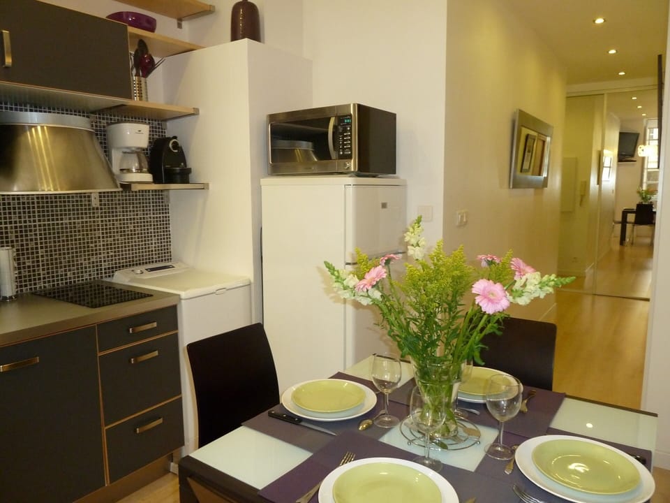 LIVING ROOM AND KITCHEN
