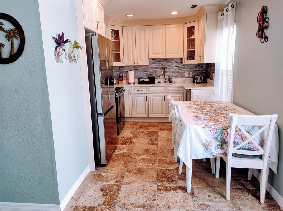 Kitchen has all new cabinets and appliances