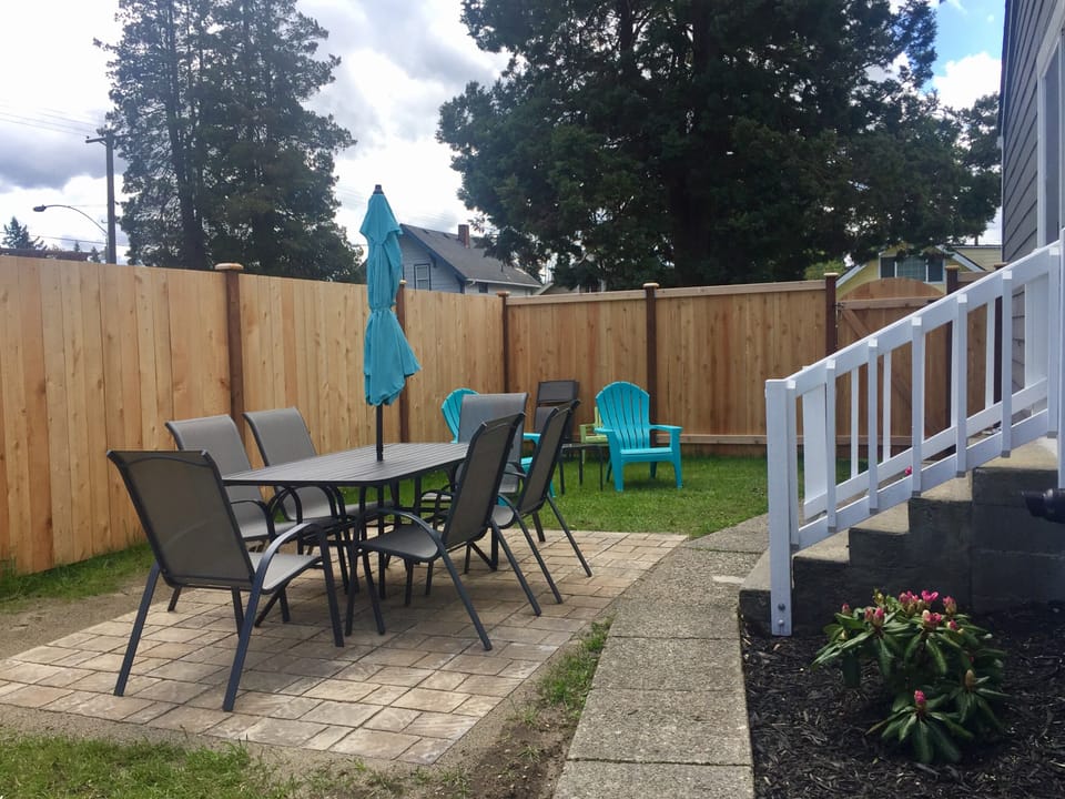 Side patio area