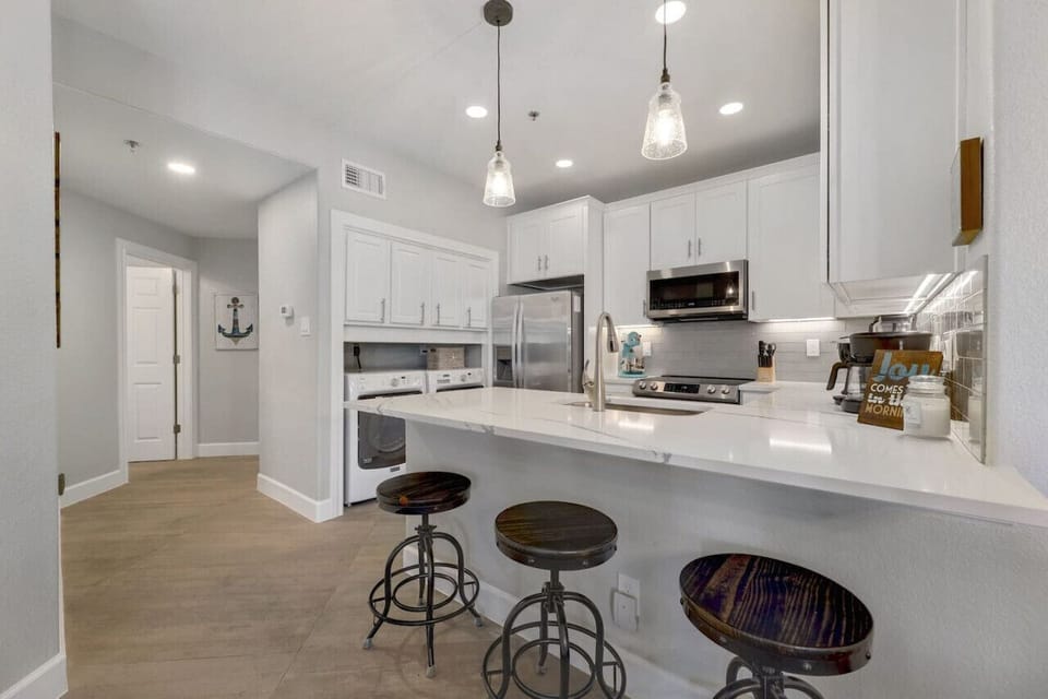 Cook with ease in this luxury Lake Travis condo—sleek cooktop, bright counters, and everything you need for effortless meals.