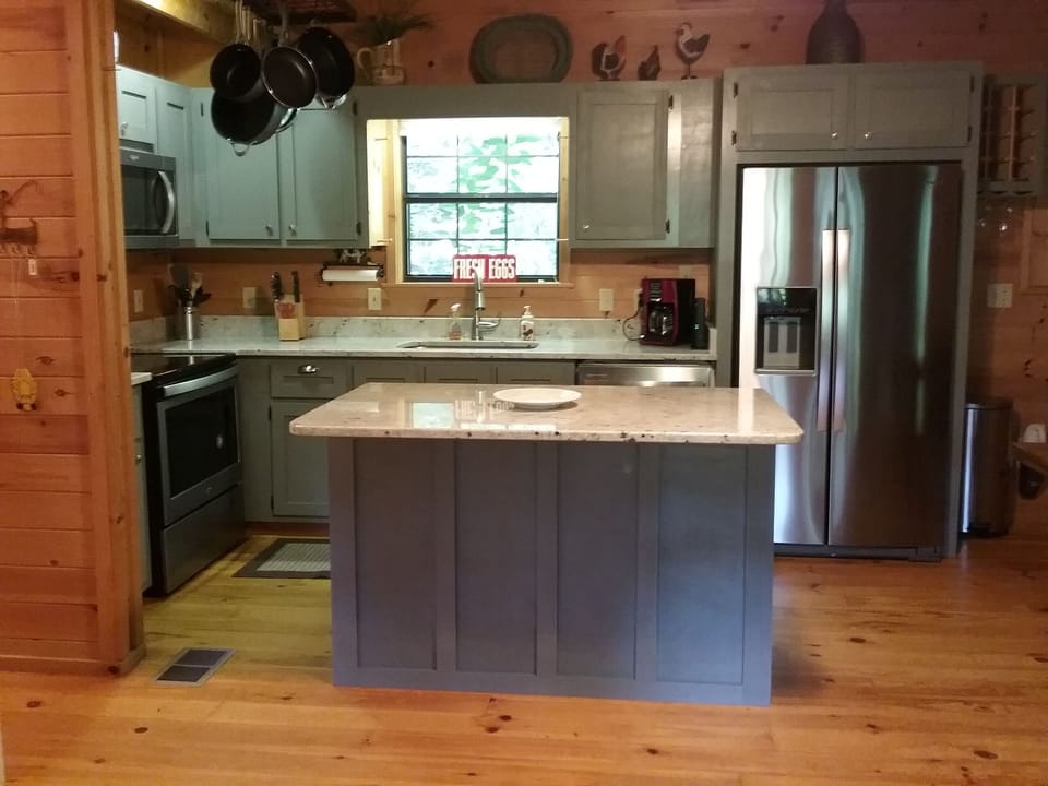 Spacious granite countertops. 