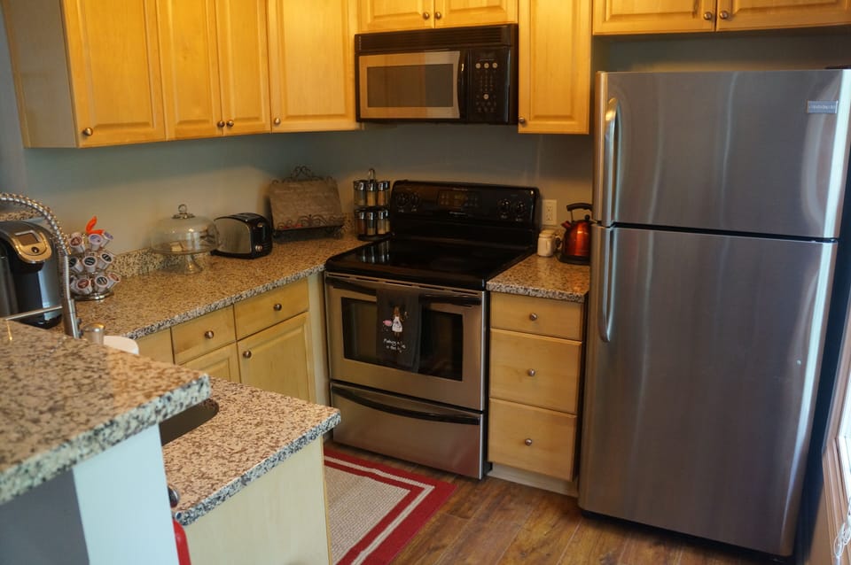 Jones E Carriage House Stainless Steel Appliances