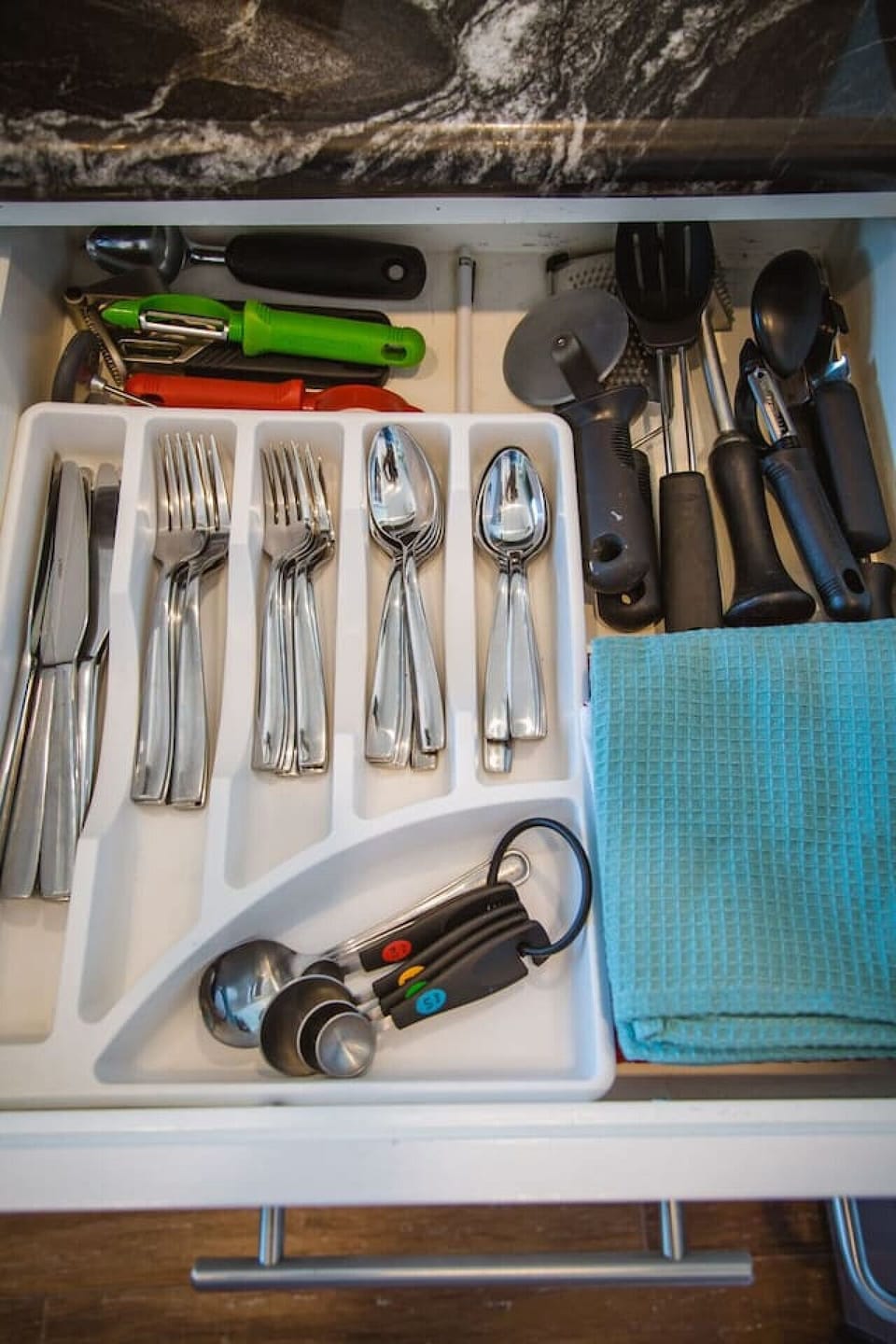 Cook with ease—well-stocked utensils and tools for family meals, quick snacks, and Galveston Island dinners after the beach.