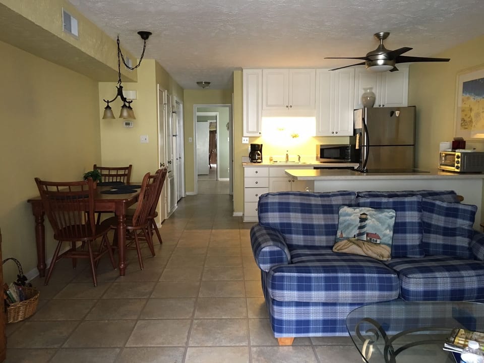 living/dining/kitchen