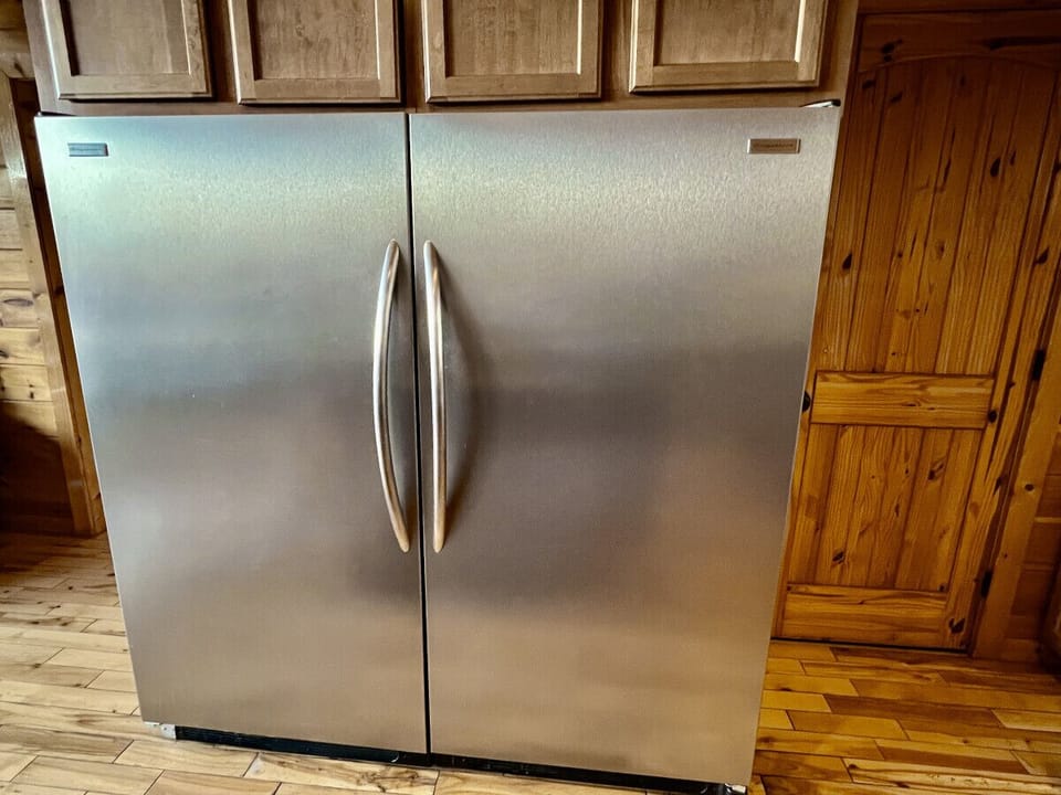 Store a week`s worth of food and drink (with room to spare) in this oversized fridge and freezer.
