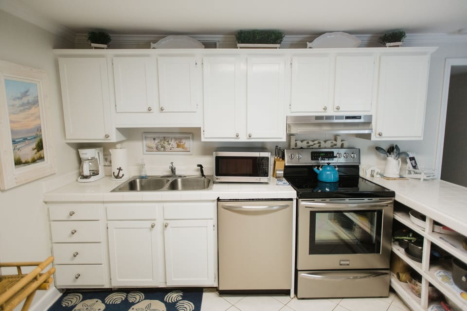Separate first floor kitchen!