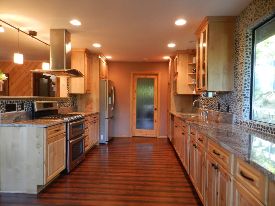 Next to the dinning room, you will find this delightful kitchen