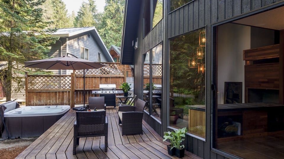 Patio with Hot tub and BBQ