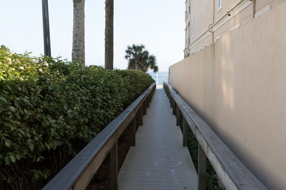 Crystal Beach access less than 100 yards away. 