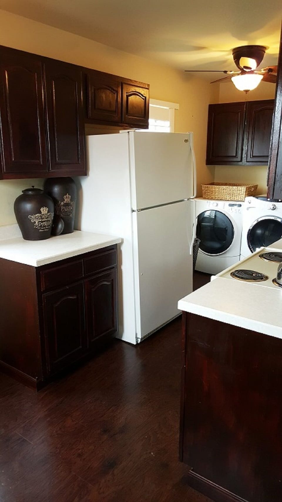 washer, dryer, and dishwasher, everything you need
onyx dishes and cookware