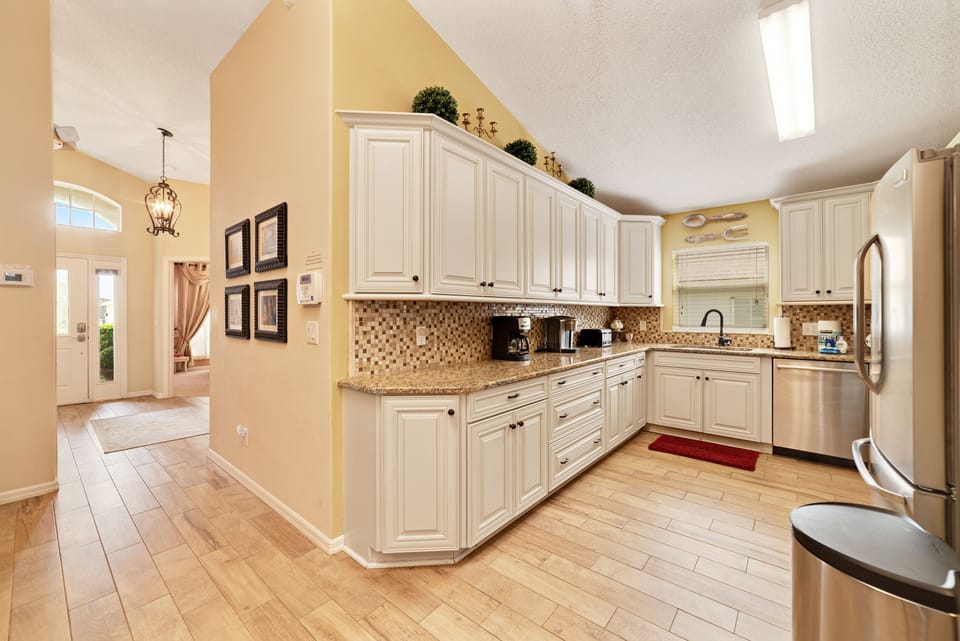Newly renovated, Fully Stocked Kitchen, ready for your Cordon Bleu chef!