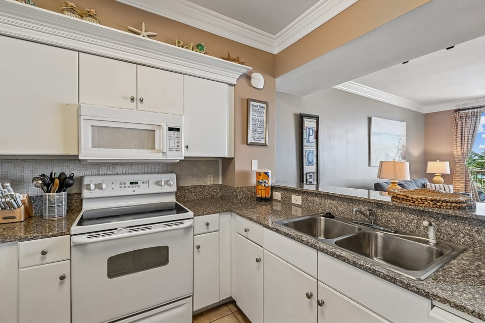 Full kitchen