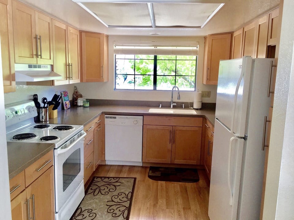 Specious Kitchen!With all cooking essentials. 
