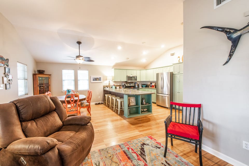 Open concept living, dining and kitchen 