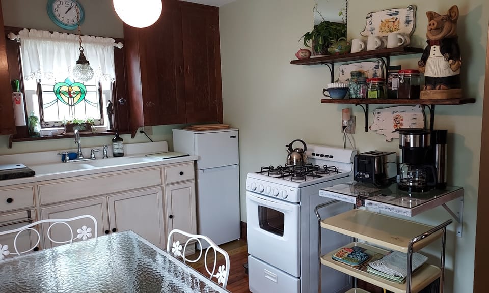 Fully equipped kitchen. 