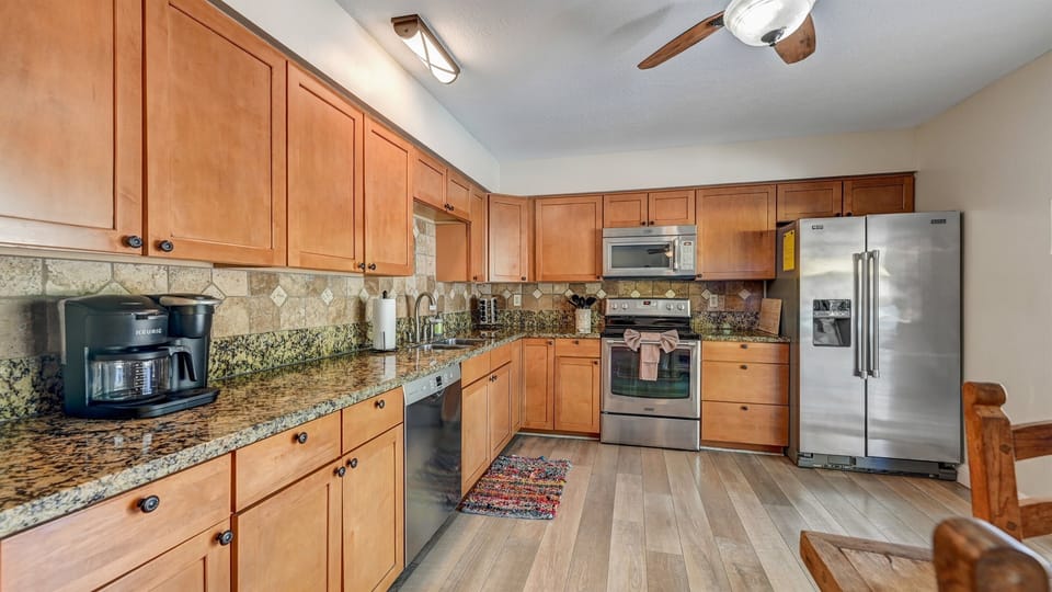 Plenty of Counter space - beautiful granite!