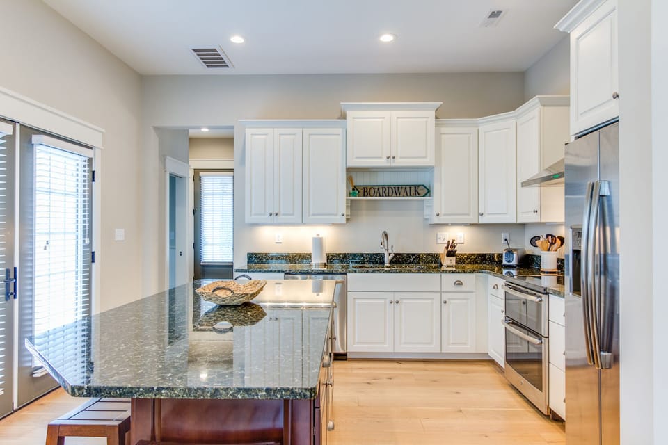 Kitchen, Large Island and Stools