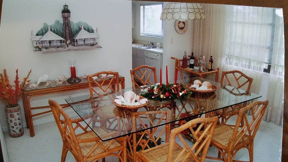 DINING ROOM - Furniture from the Phillipines. Sits 6 comfortably, 8 tight fit.