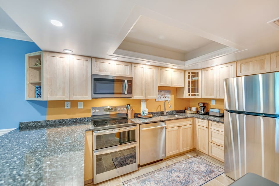 Fully furnished kitchen.