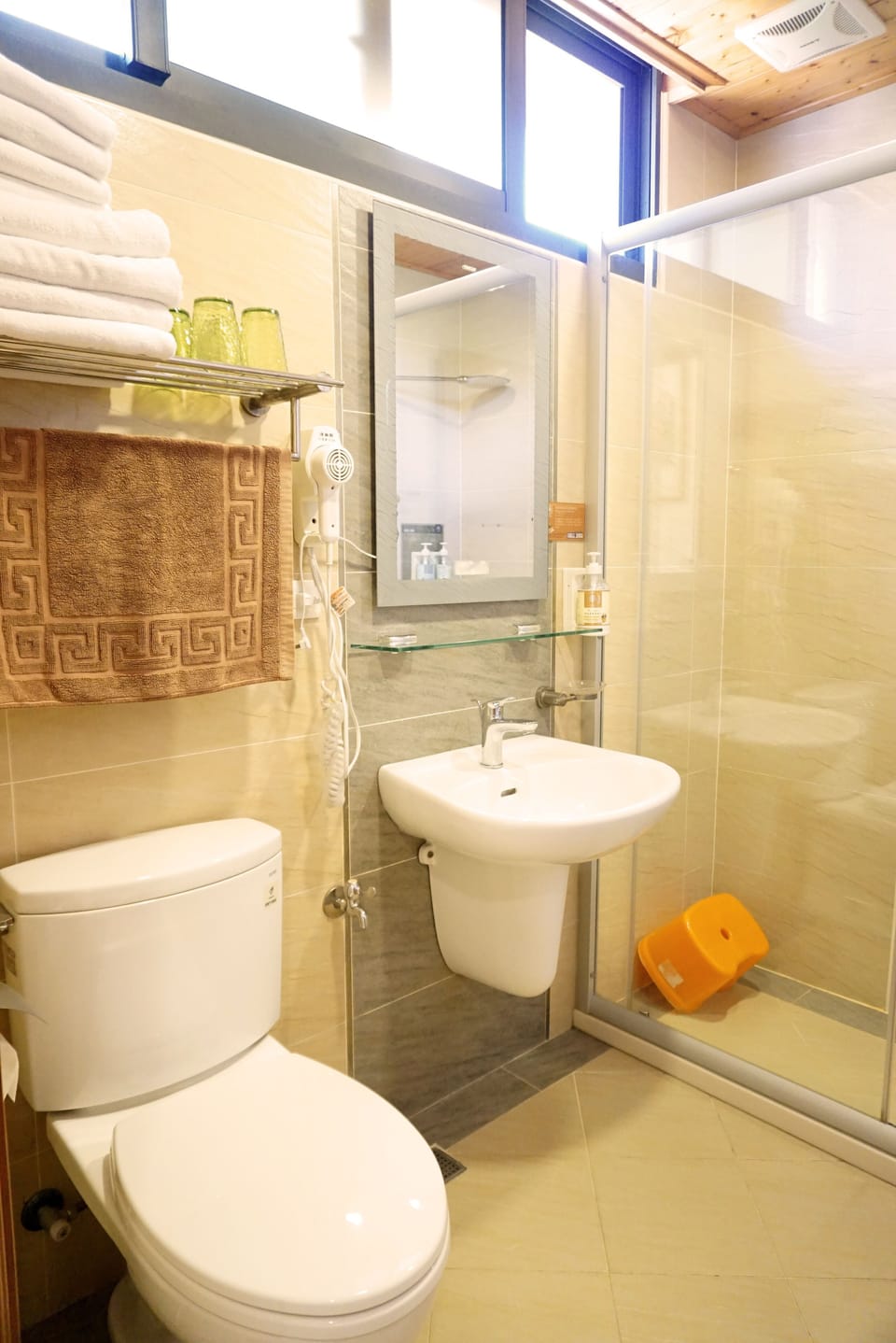 Family Quadruple Room, Mountain View | Bathroom | Shower, rainfall showerhead, free toiletries, hair dryer