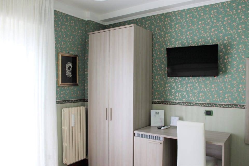 Suite, Balcony, Sea View | Room amenity