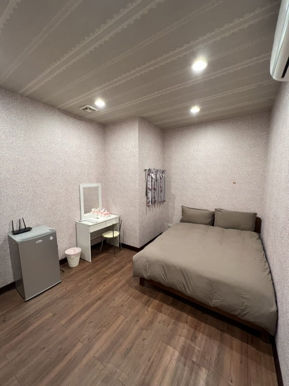 Standard Double Room | Desk, rollaway beds, free WiFi