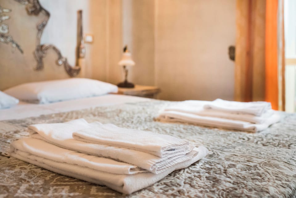 In-room safe, free WiFi, bed sheets