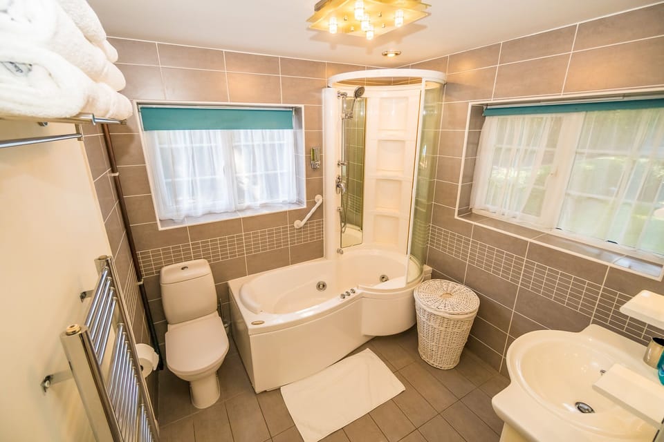 The master bedroom ensuite has a jacuzzi bath, shower and underfloor heating